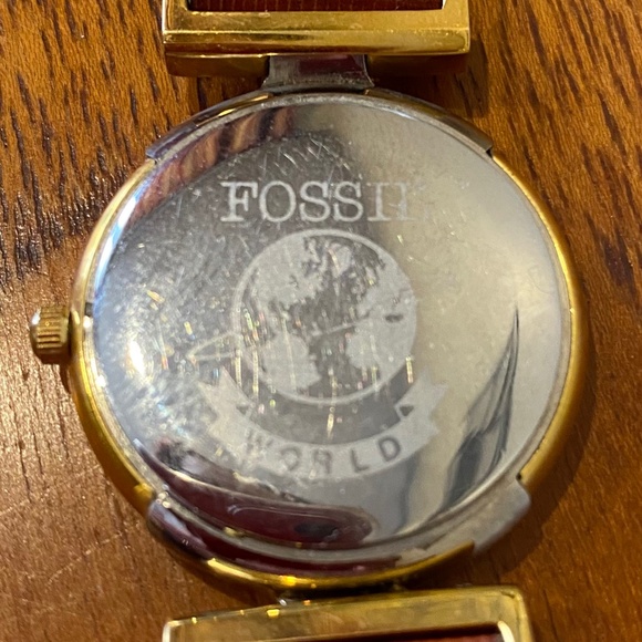 Vintage 90’s Fossil Watch - Picture 8 of 10